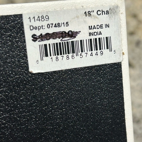 Macy's
Diamond Heart 18" Pendant Necklace (1/10 ct. t.w.) in Sterling Silver - Picture 3 of 3